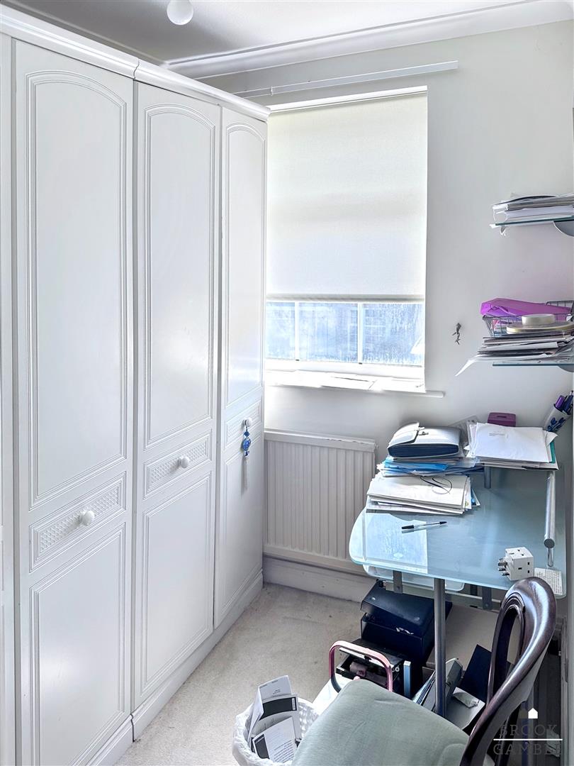 3 Bedroom House. Beechwood Crescent in Eastbourne, East Sussex 11